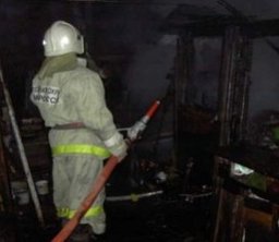 Дачный дом в садовом обществе "Осинка" тушили хабаровские пожарные расчеты