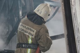 Частную баню и сарай дотушивали два пожарных расчета в поселке Пивань Комсомольского муниципального района