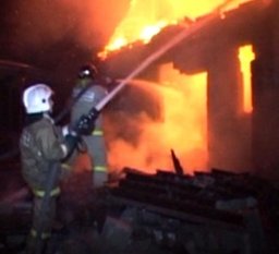 Огнеборцы ликвидировали пожар в поселке Дуки Солнечного района
