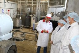 Депутаты краевого парламента вновь посетили Переяславский молочный завод
